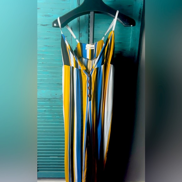 ADORABLE URBAN OUTFITTERS JUMPSUIT SIZE XS!!WITH POCKETS, EVEN!! - Picture 1 of 2